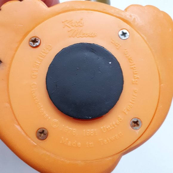 Vintage Garfield and Pooky Plastic Coin Bank - Picture 4 of 4